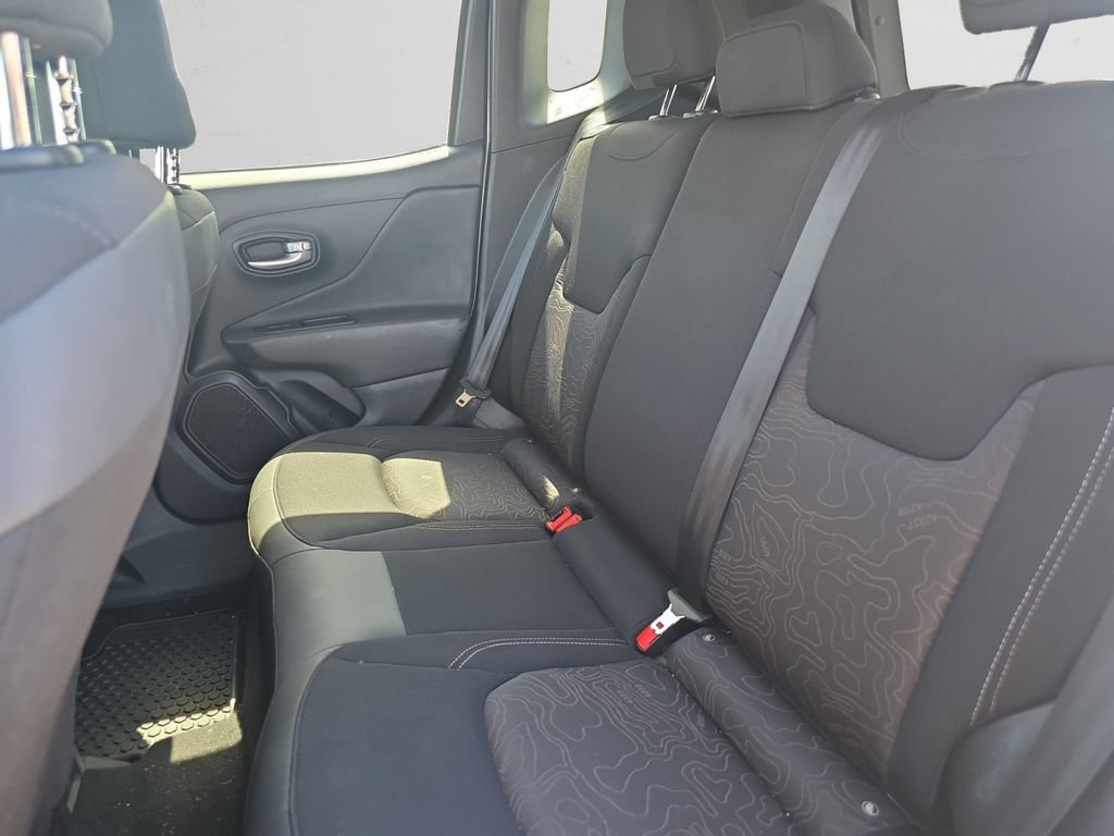 Used 2023 Jeep Renegade Latitude AWD/4WD image 14
