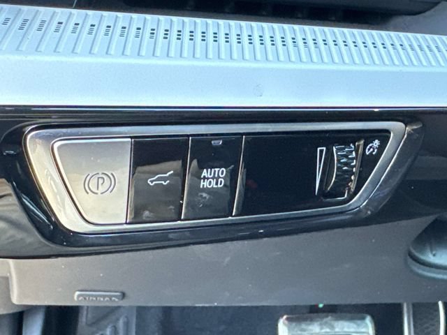 Certified 2025 Cadillac Optiq Luxury 2 w/ LPO, Floor Liner Package AWD/4WD image 29