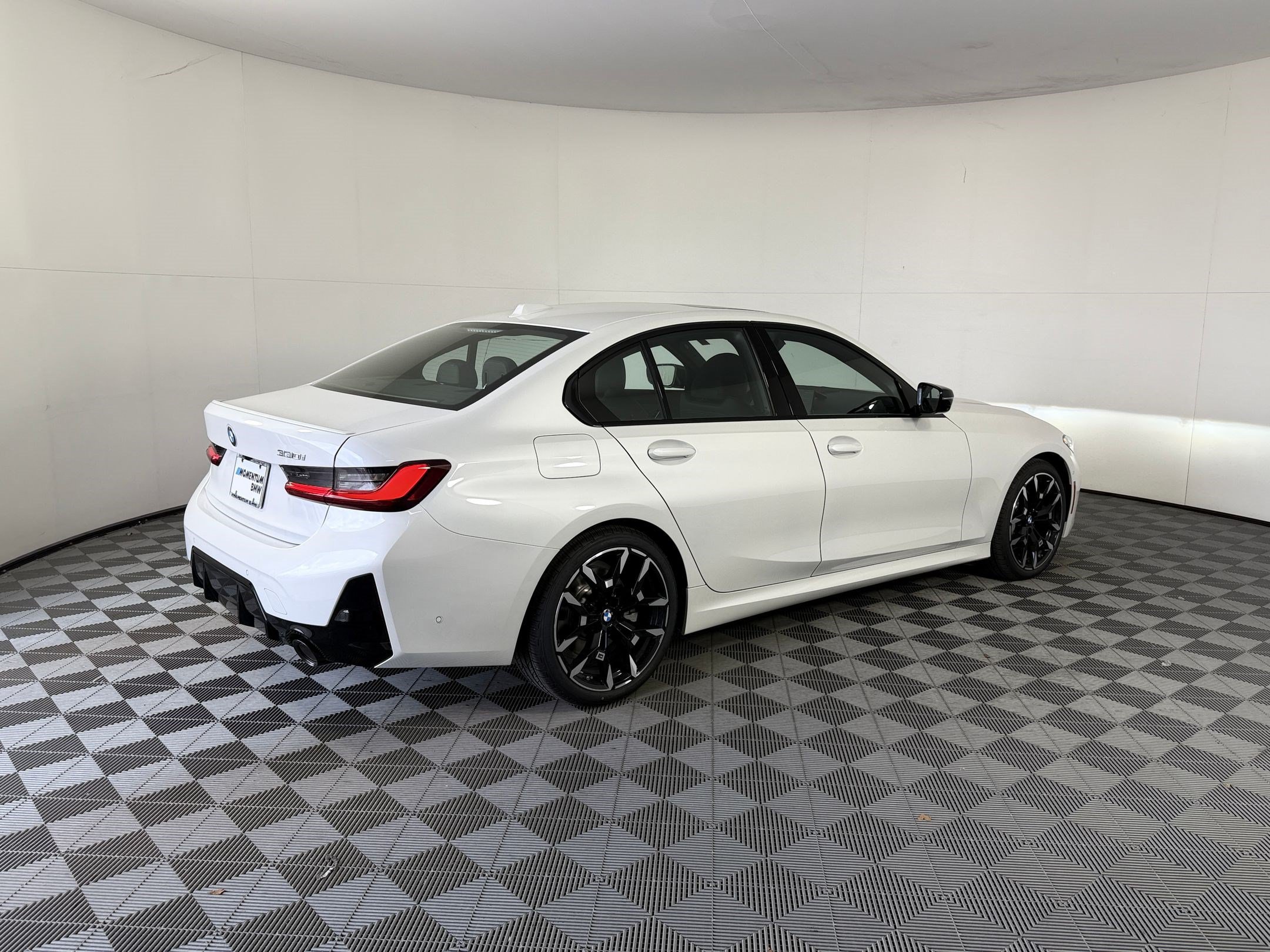 Used 2026 BMW 330i Sedan w/ M Sport Package RWD image 9