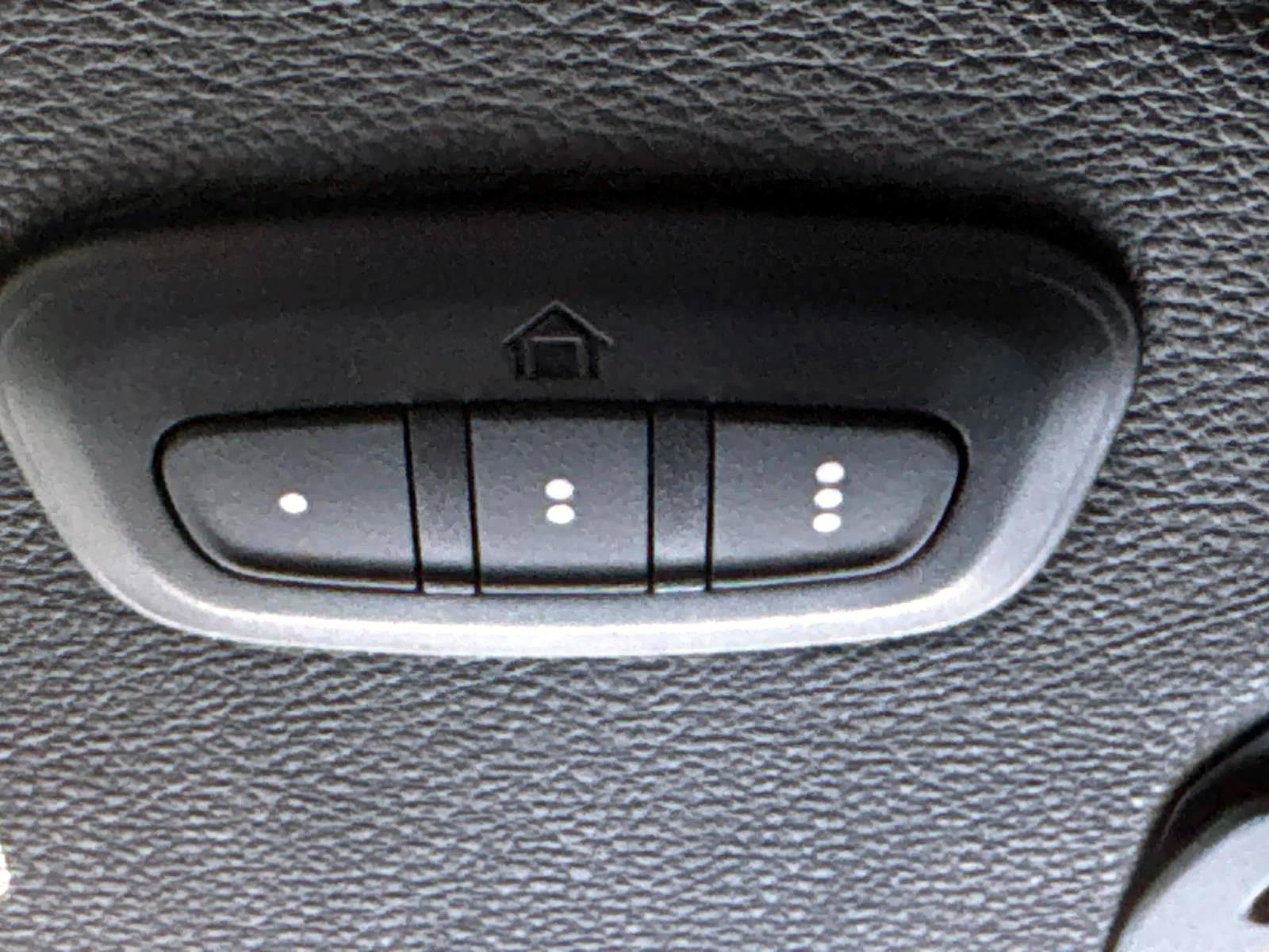 Used 2023 Jeep Wrangler Unlimited w/ Sun & Screen Package image 23