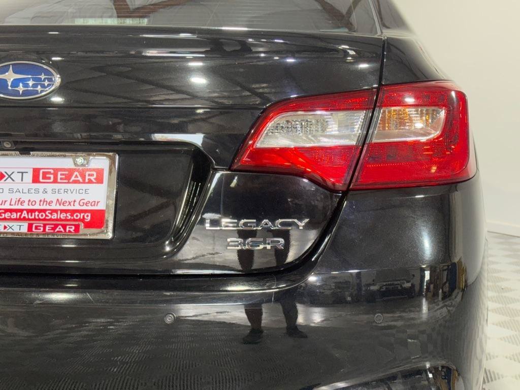 Used 2018 Subaru Legacy 3.6R Limited AWD/4WD image 9