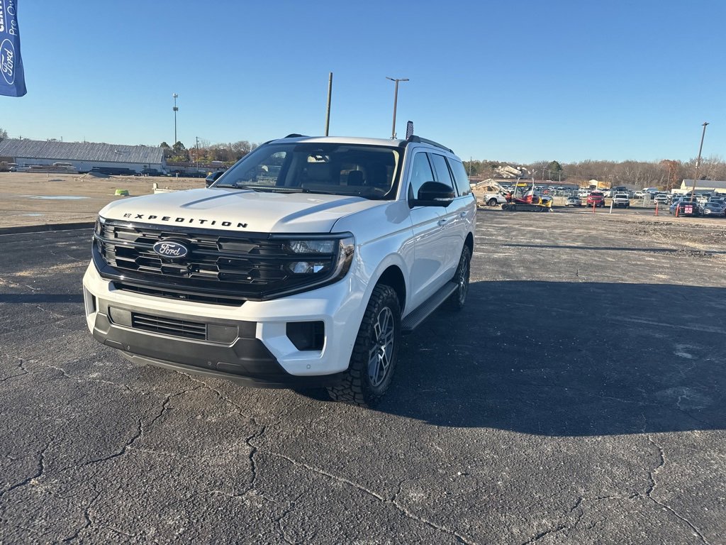 Used 2025 Ford Expedition Active image 5