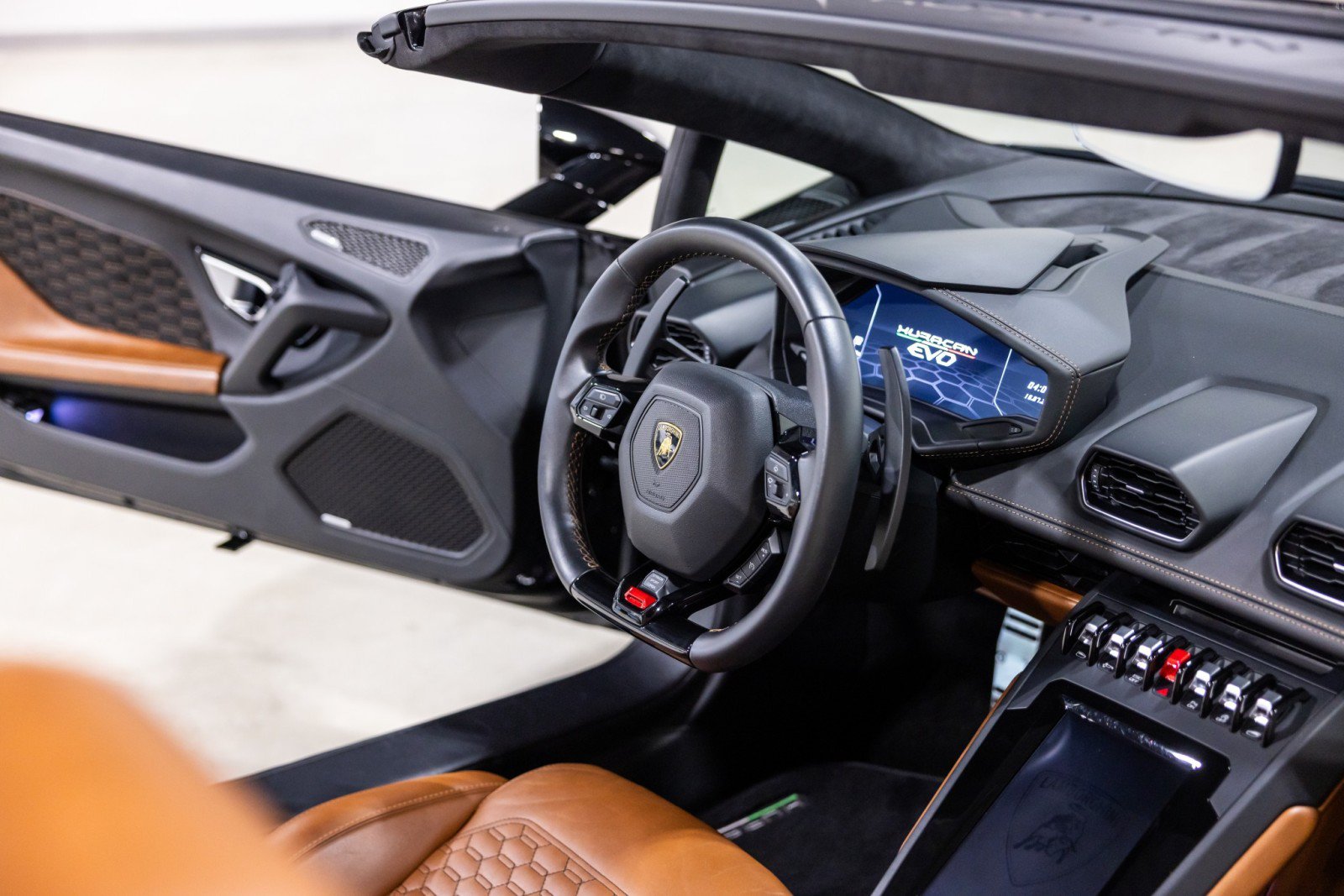 Used 2023 Lamborghini Huracan EVO AWD/4WD image 34