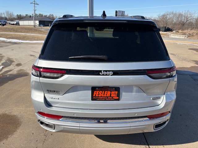 Used 2024 Jeep Grand Cherokee Overland AWD/4WD image 5