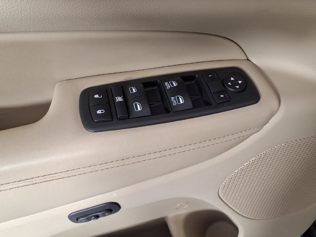 Used 2011 Jeep Grand Cherokee Limited w/ Trailer Tow Group IV AWD/4WD image 13
