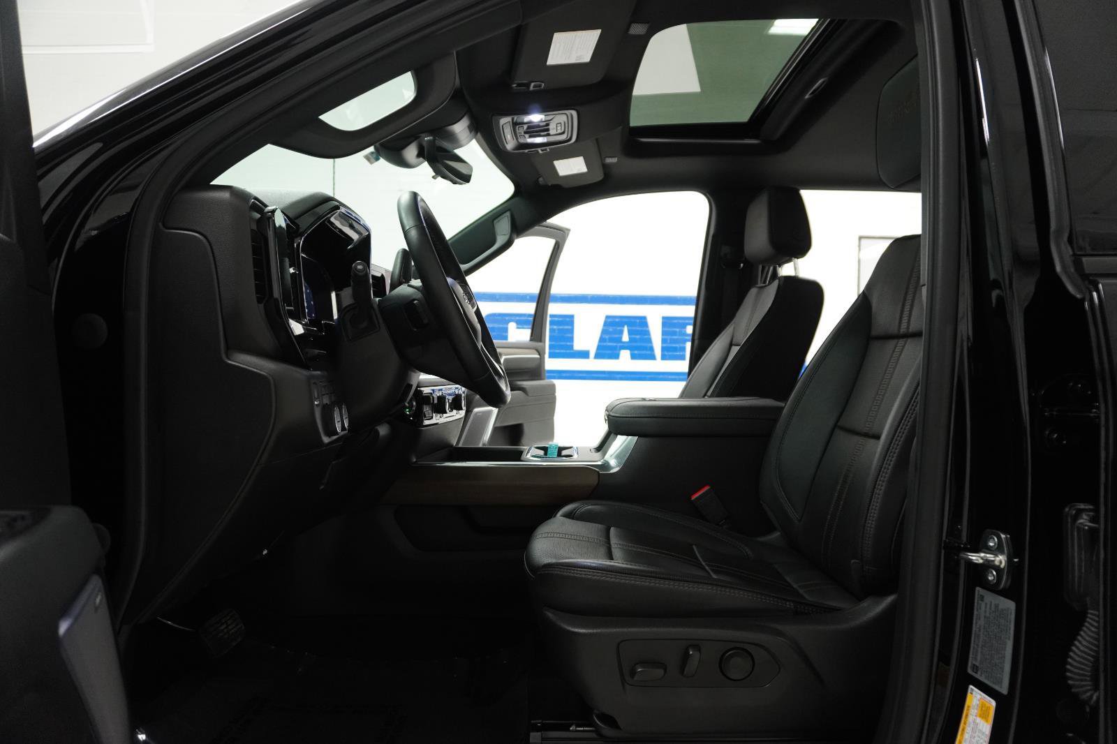 Used 2024 Chevrolet Silverado 2500 High Country w/ Midnight Edition image 4