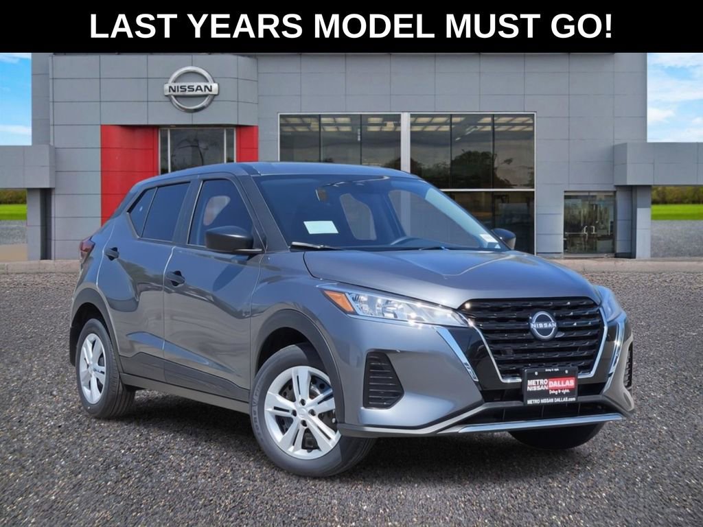 New 2025 Nissan Kicks Play S