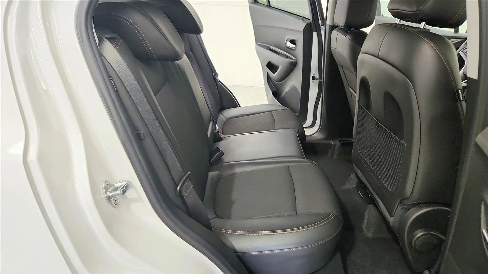 Used 2021 Chevrolet Trax LT w/ LT Convenience Package image 36