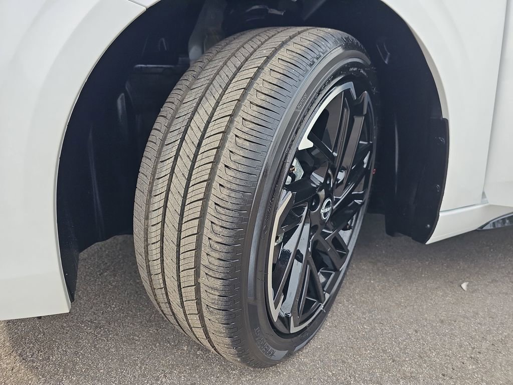 New 2026 Nissan Sentra SR w/ SR Premium Package FWD image 33