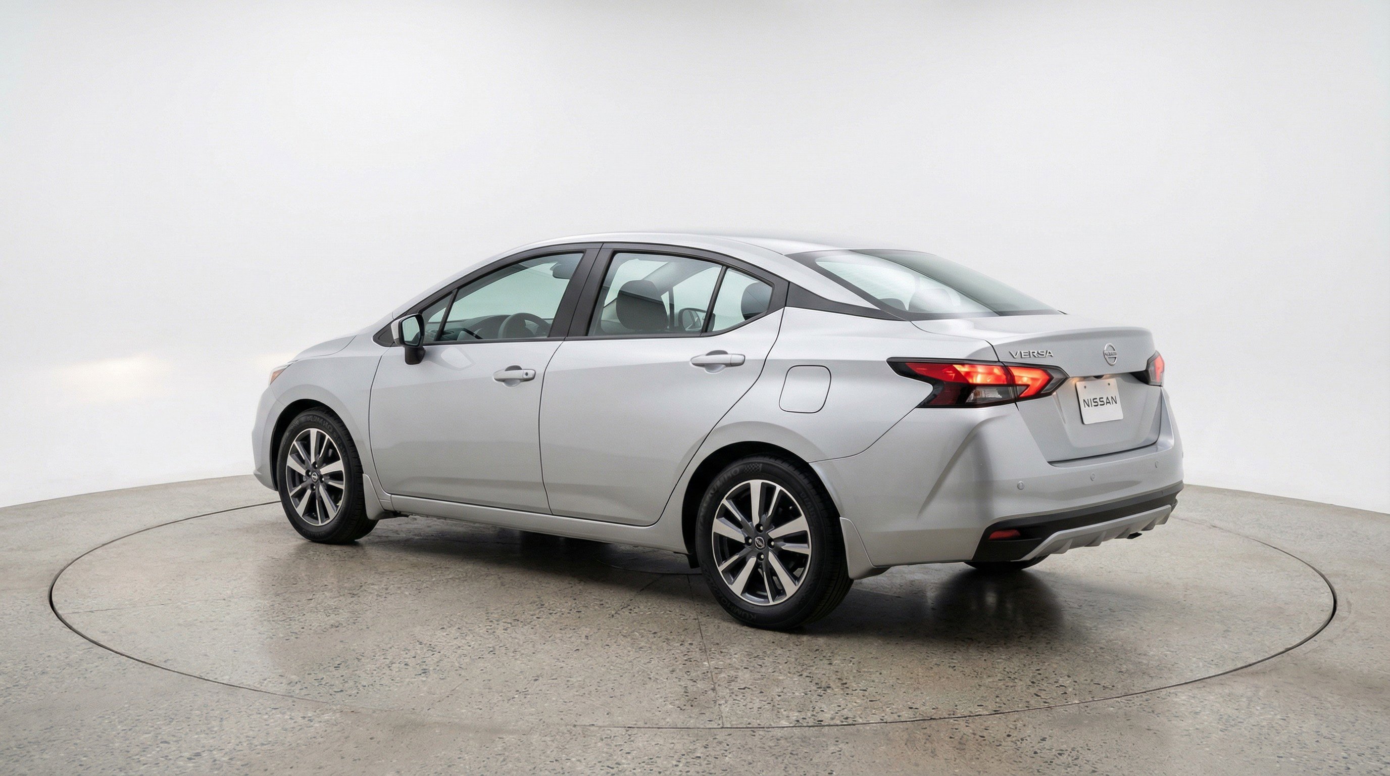 Used 2025 Nissan Versa SV image 6