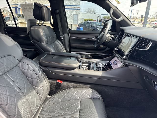 Used 2024 Jeep Grand Wagoneer Series III w/ Rear Seat Video Group 1 AWD/4WD image 28