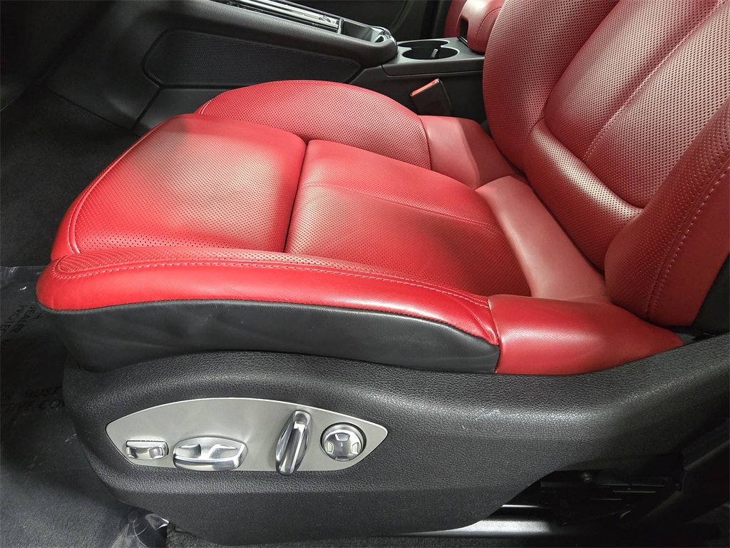 Used 2025 Porsche Macan image 23