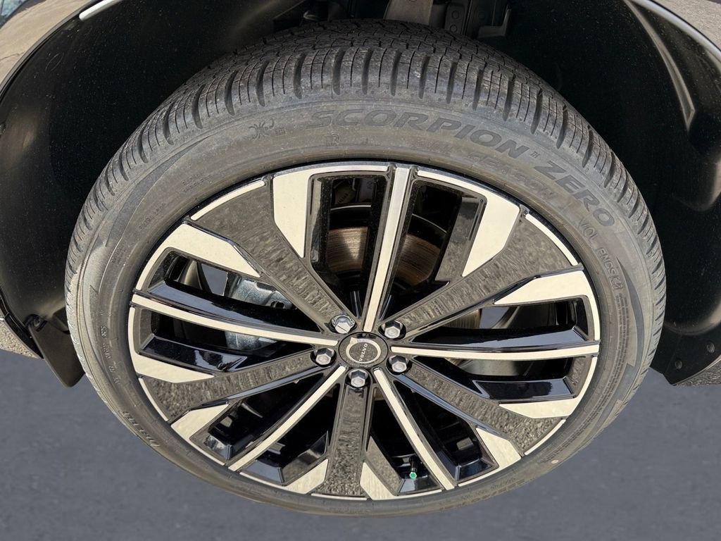 New 2026 Volvo XC60 B5 Ultra w/ Protection Package Premier image 8