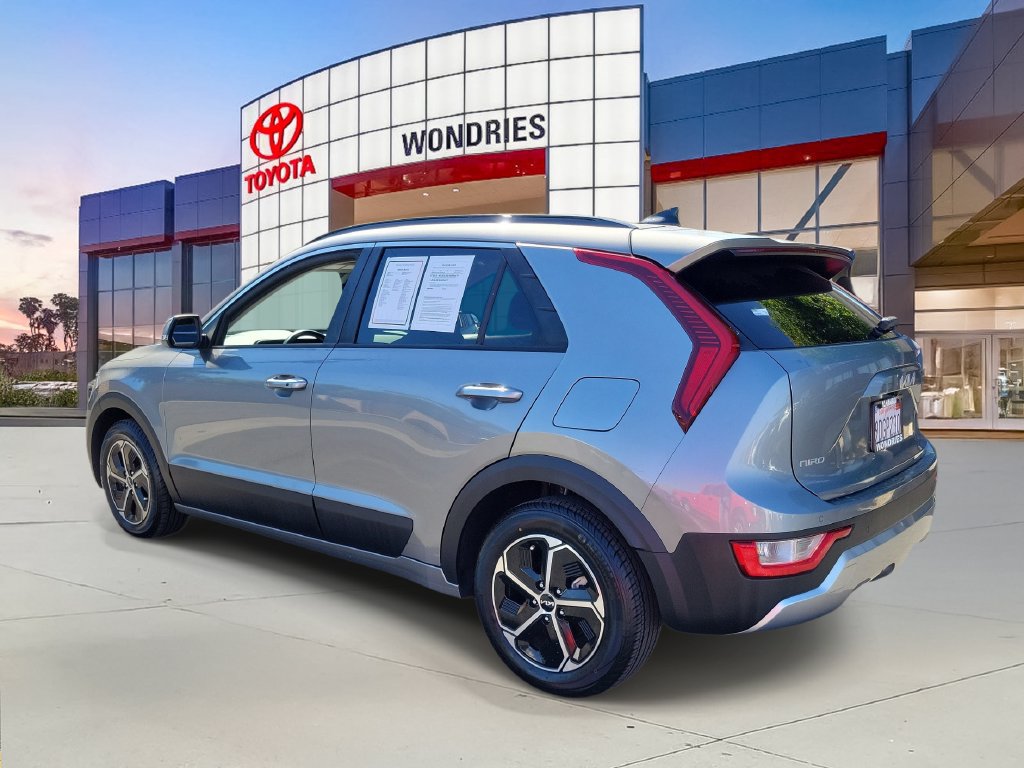 Used 2023 Kia Niro EX FWD image 5