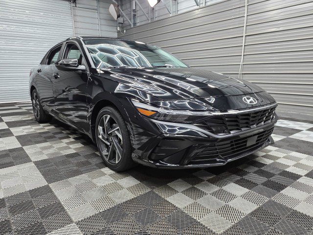 Used 2024 Hyundai Elantra Limited FWD image 4