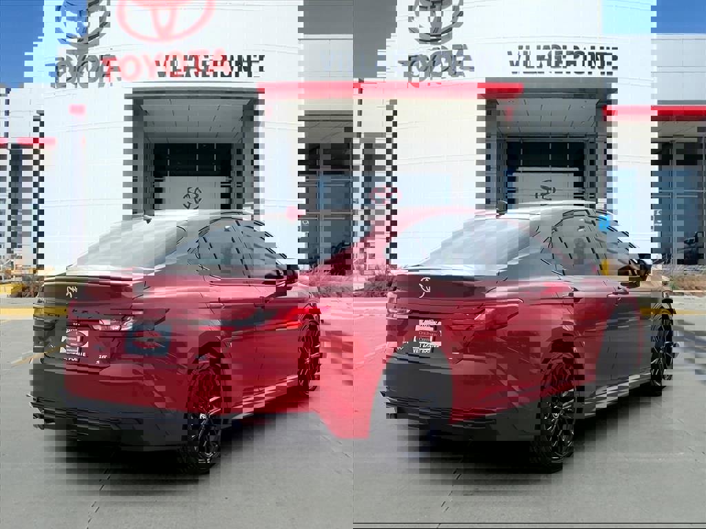 Used 2026 Toyota Camry SE image 5