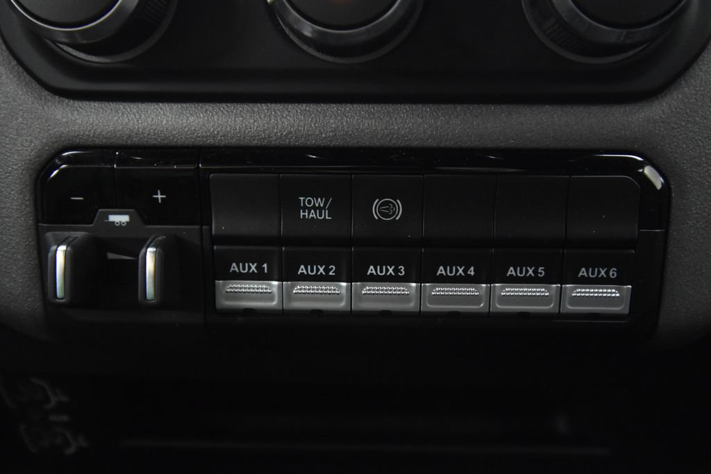Used 2024 RAM 2500 Tradesman w/ Chrome Appearance Group AWD/4WD image 28