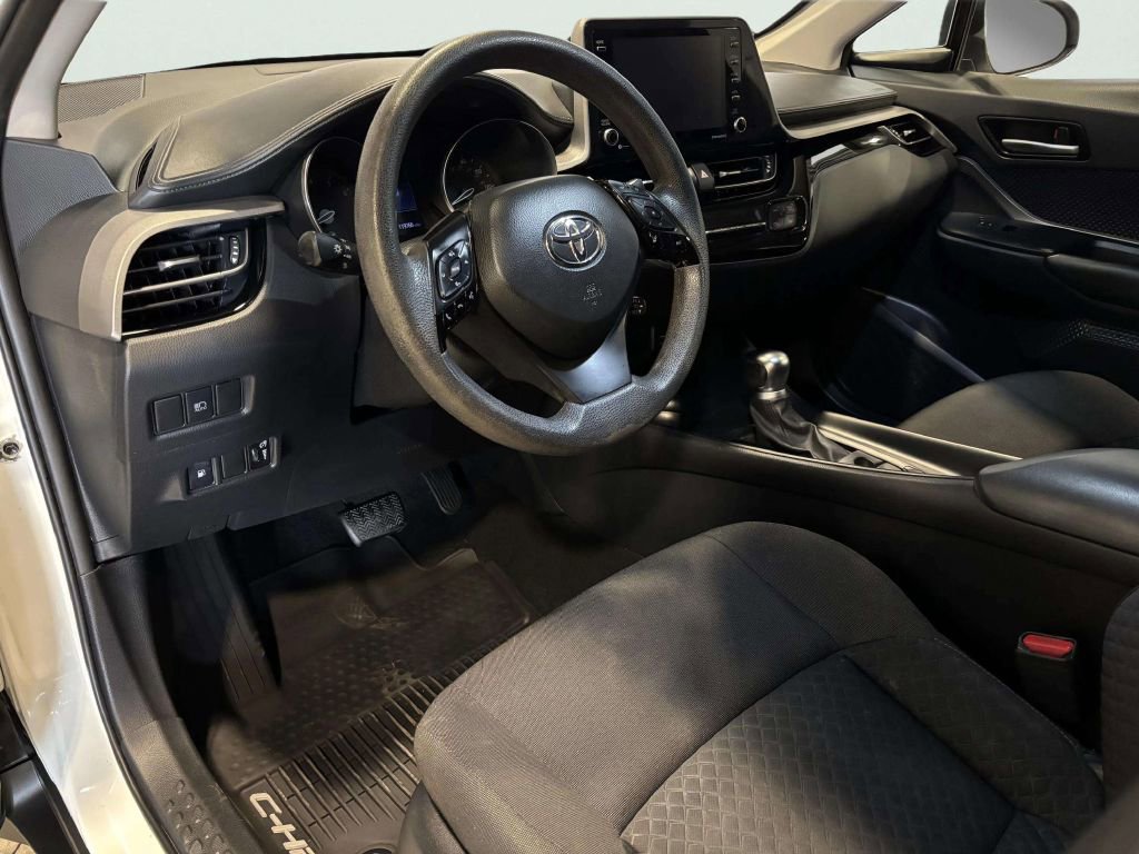 Used 2020 Toyota C-HR LE FWD image 14