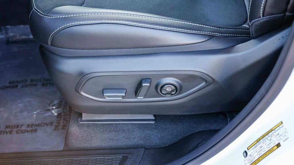 New 2025 Jeep Grand Cherokee L Altitude image 23