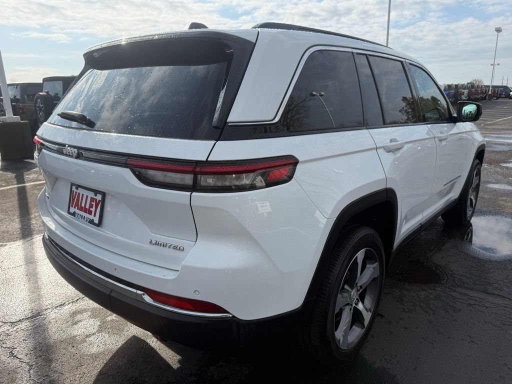 Used 2025 Jeep Grand Cherokee Limited image 3