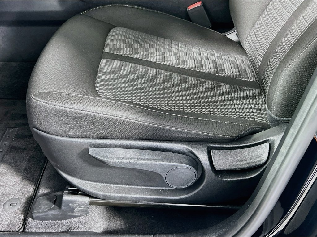 Certified 2025 Kia Sorento LX FWD image 19