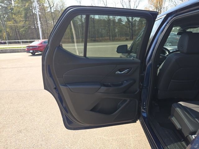 Used 2023 Chevrolet Traverse LT image 27