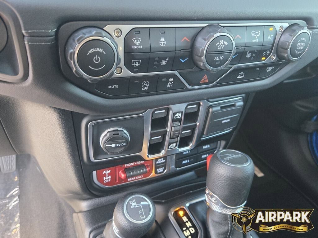 New 2025 Jeep Gladiator Rubicon w/ Convenience Group AWD/4WD image 15