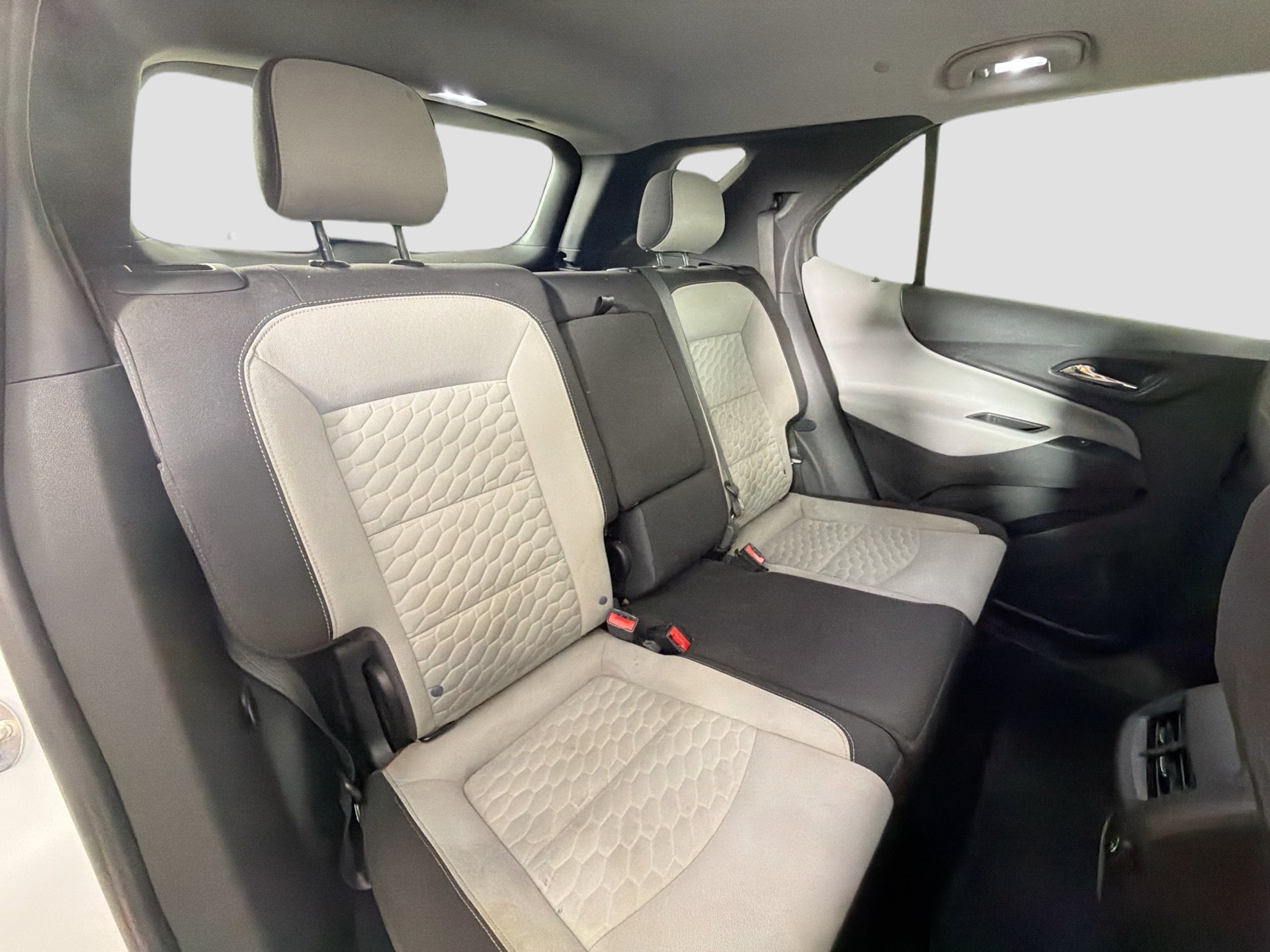 Used 2021 Chevrolet Equinox LS w/ LS Convenience Package FWD image 24