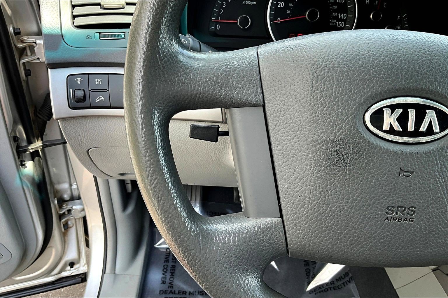 Used 2009 Kia Borrego LX w/ Convenience Pkg AWD/4WD image 11