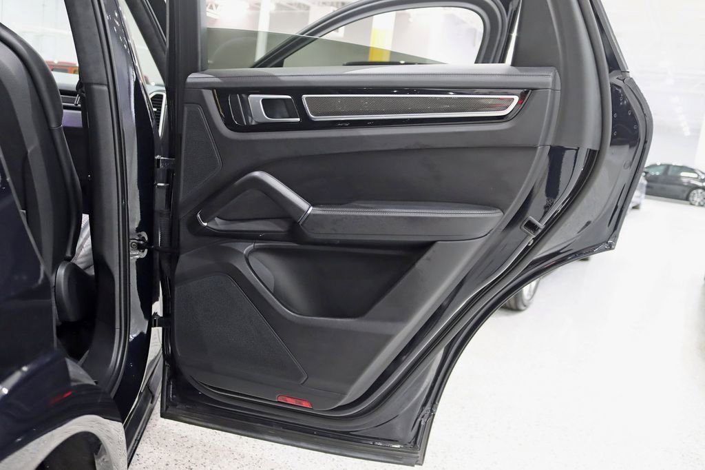 Used 2023 Porsche Cayenne GTS image 33