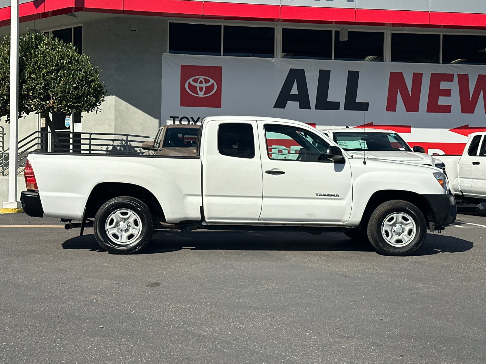 Used 2014 Toyota Tacoma 2WD Access Cab w/ Convenience Package image 6