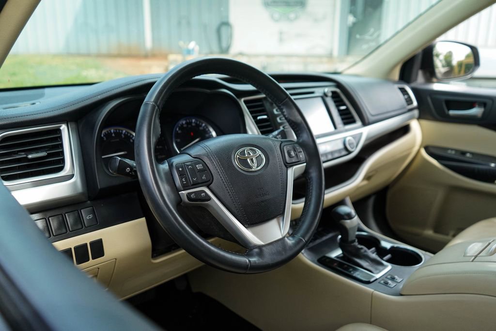 Used 2015 Toyota Highlander XLE image 7