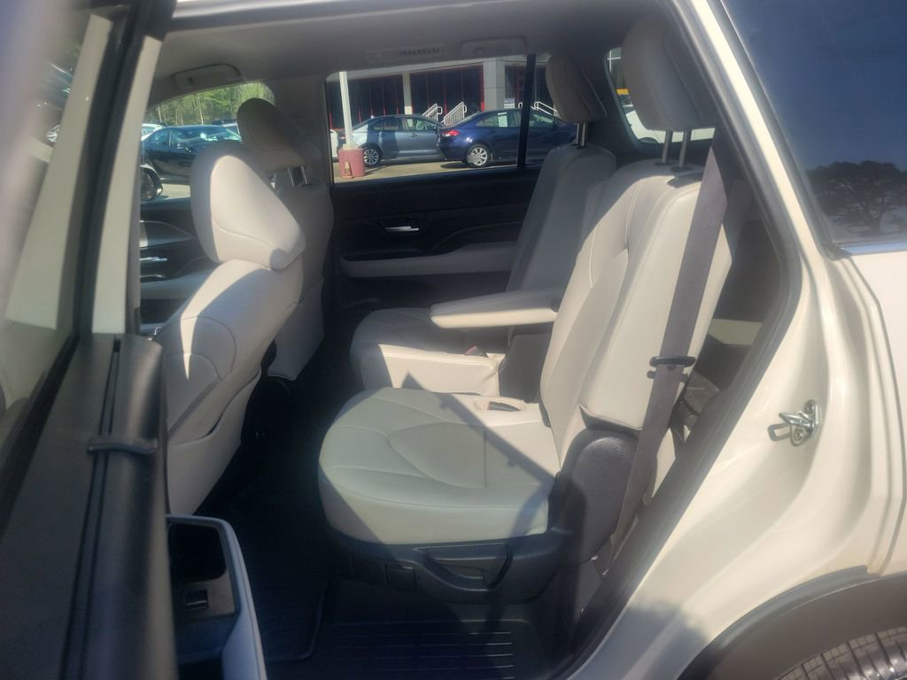 Used 2024 Toyota Grand Highlander XLE image 32