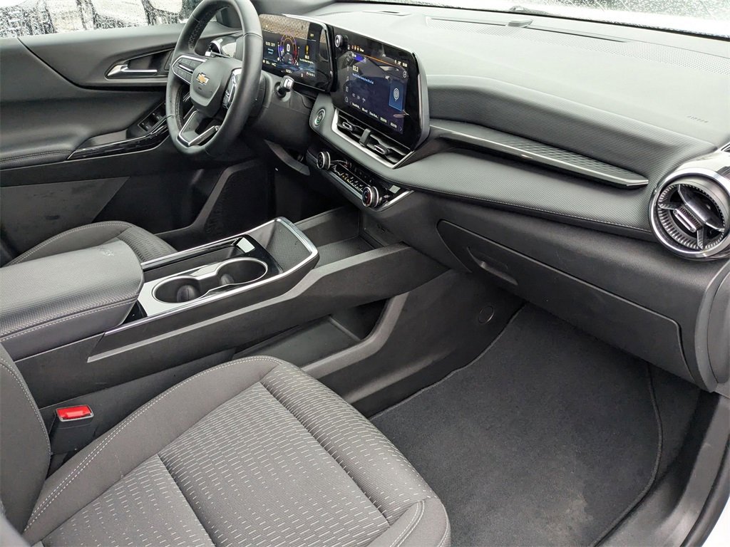 Used 2025 Chevrolet Equinox LT image 36