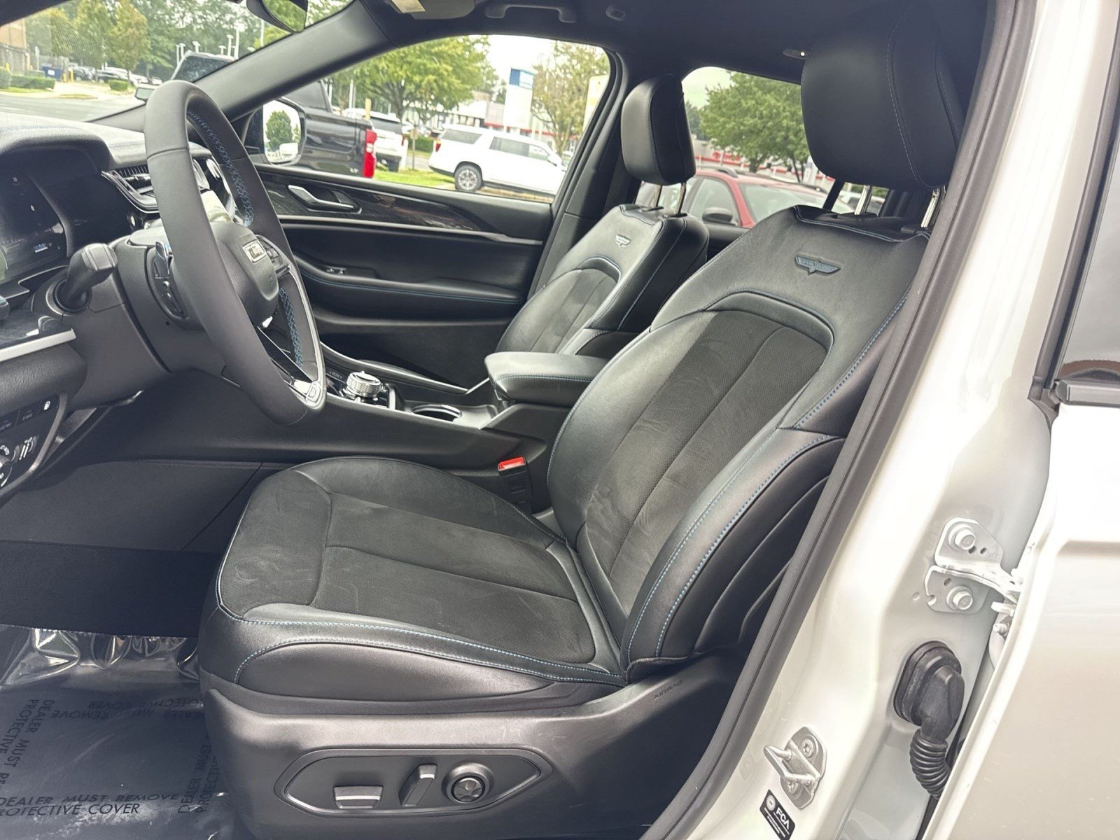 Used 2024 Jeep Grand Cherokee Trailhawk AWD/4WD image 13