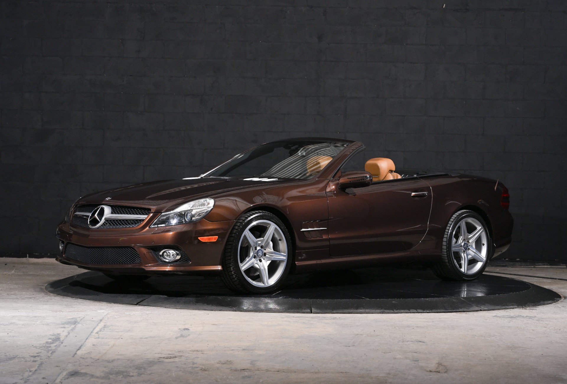 Used 2012 Mercedes-Benz SL 550 image 2
