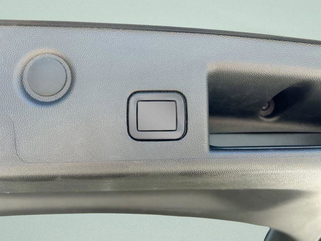 Used 2022 Chevrolet Equinox Premier FWD image 14