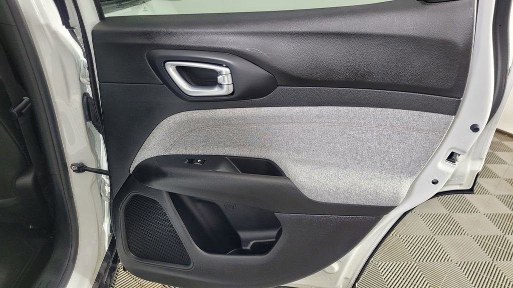 Used 2024 Jeep Compass Latitude image 29