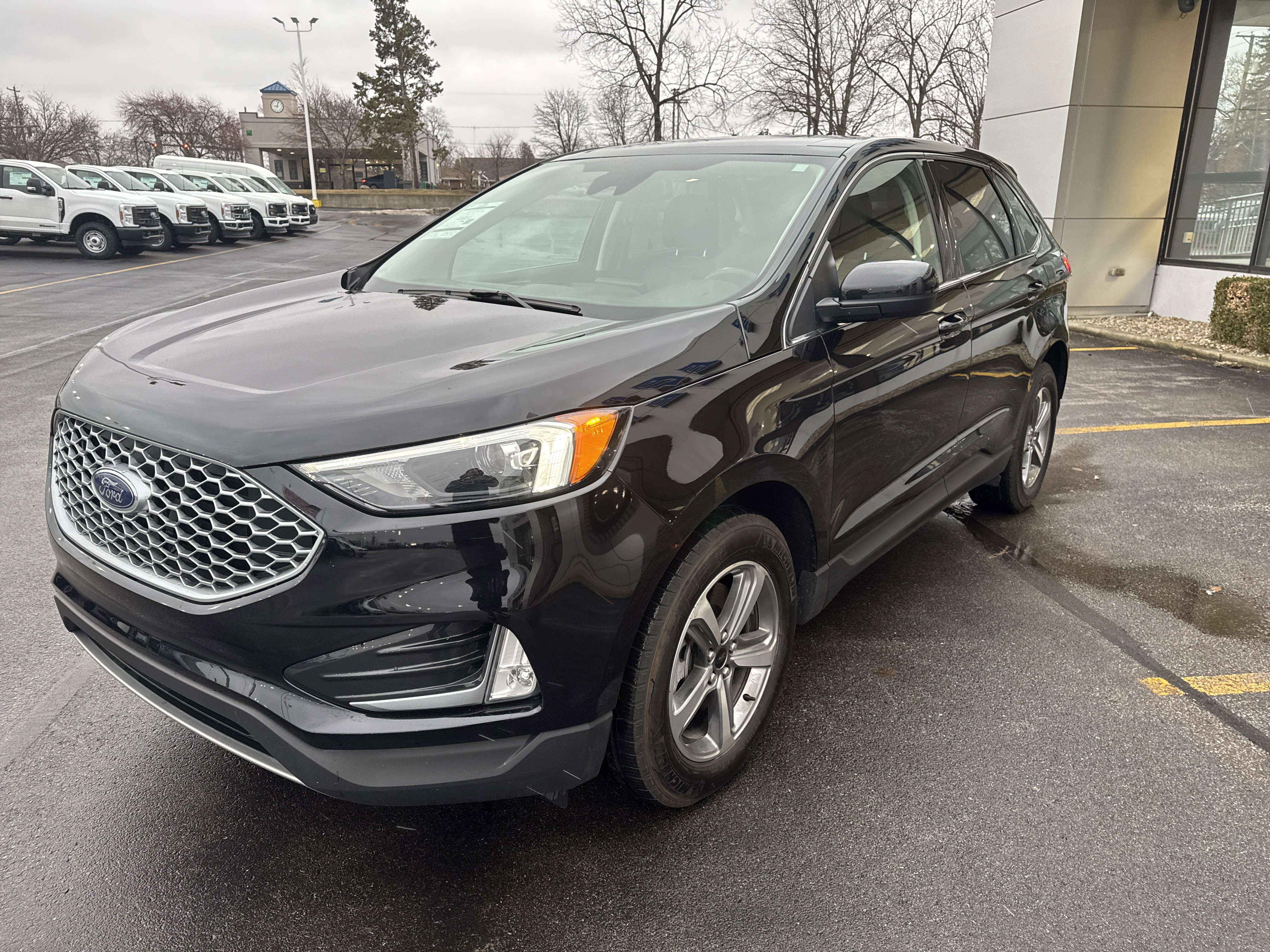 Used 2024 Ford Edge SEL w/ Convenience Package image 3