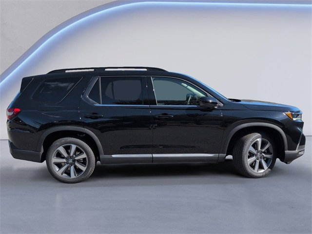 New 2025 Honda Pilot Touring image 3