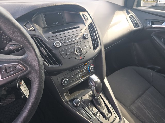 Used 2016 Ford Focus SE FWD image 25