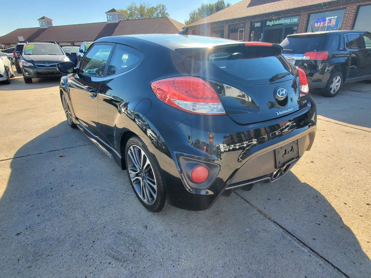 Used 2016 Hyundai Veloster Turbo FWD image 7