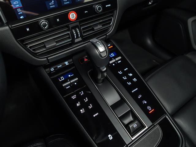 Certified 2025 Porsche Macan image 23