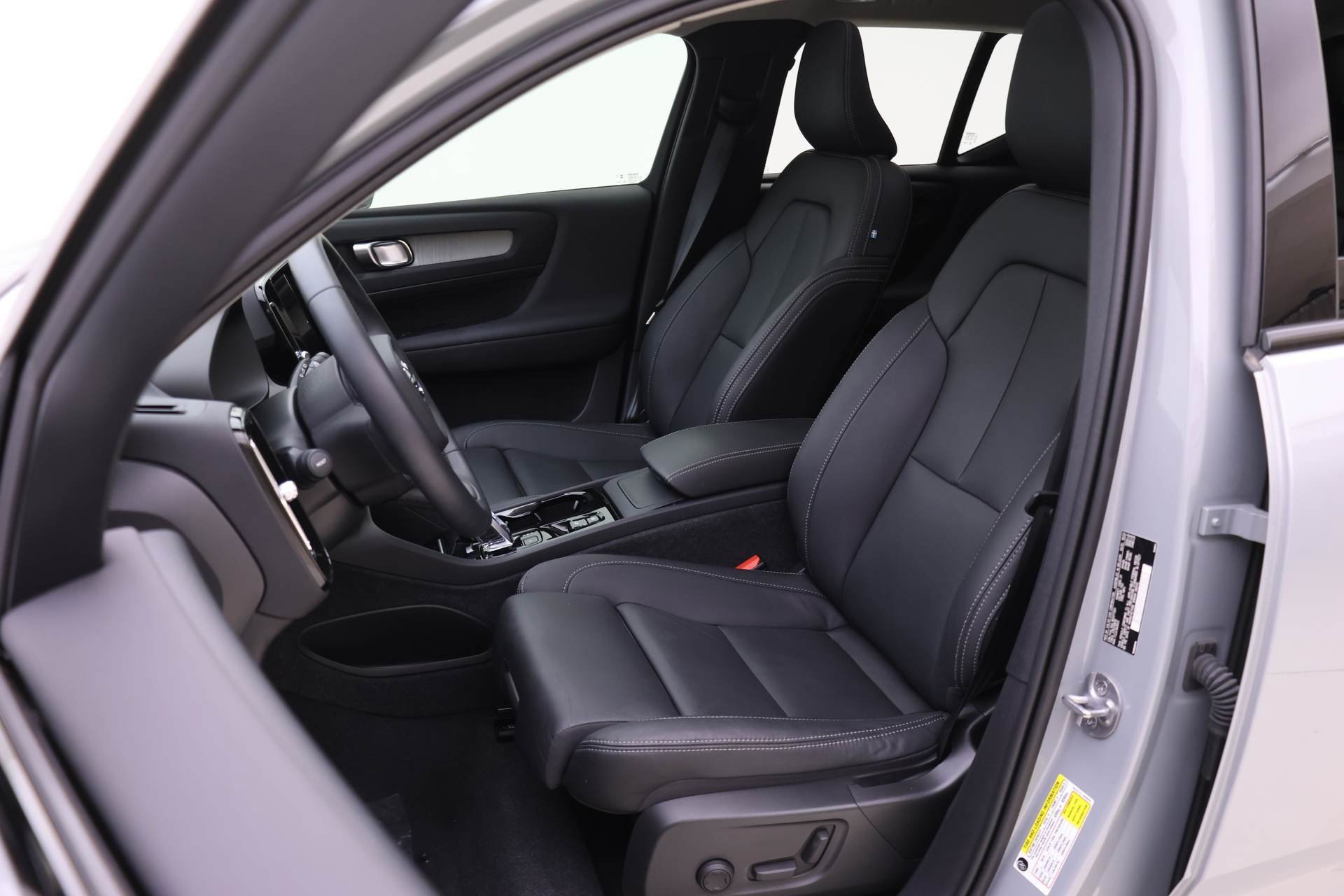 Certified 2024 Volvo XC40 B5 Plus image 8