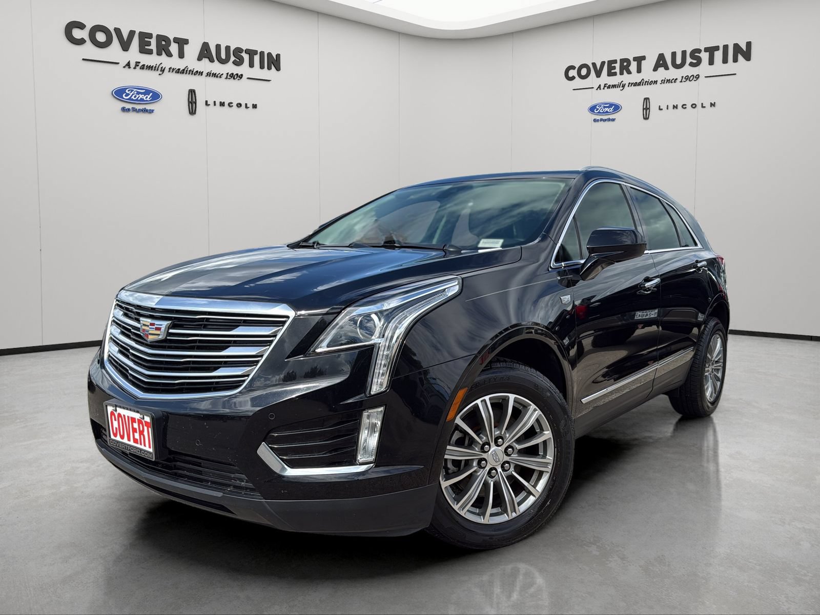 Used 2017 Cadillac XT5 Luxury w/ Driver Awareness Package FWD image 2