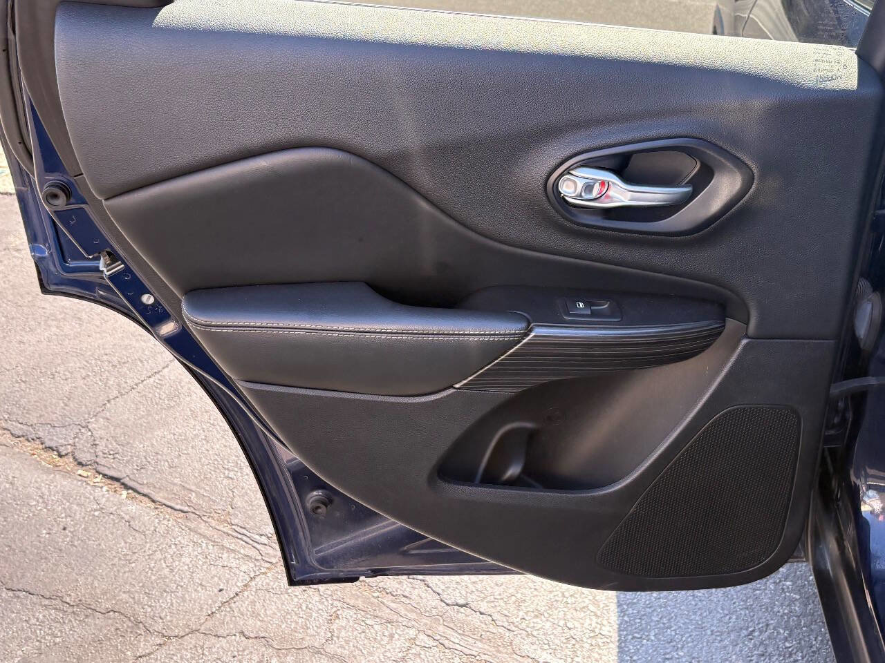 Used 2014 Jeep Cherokee Limited image 24