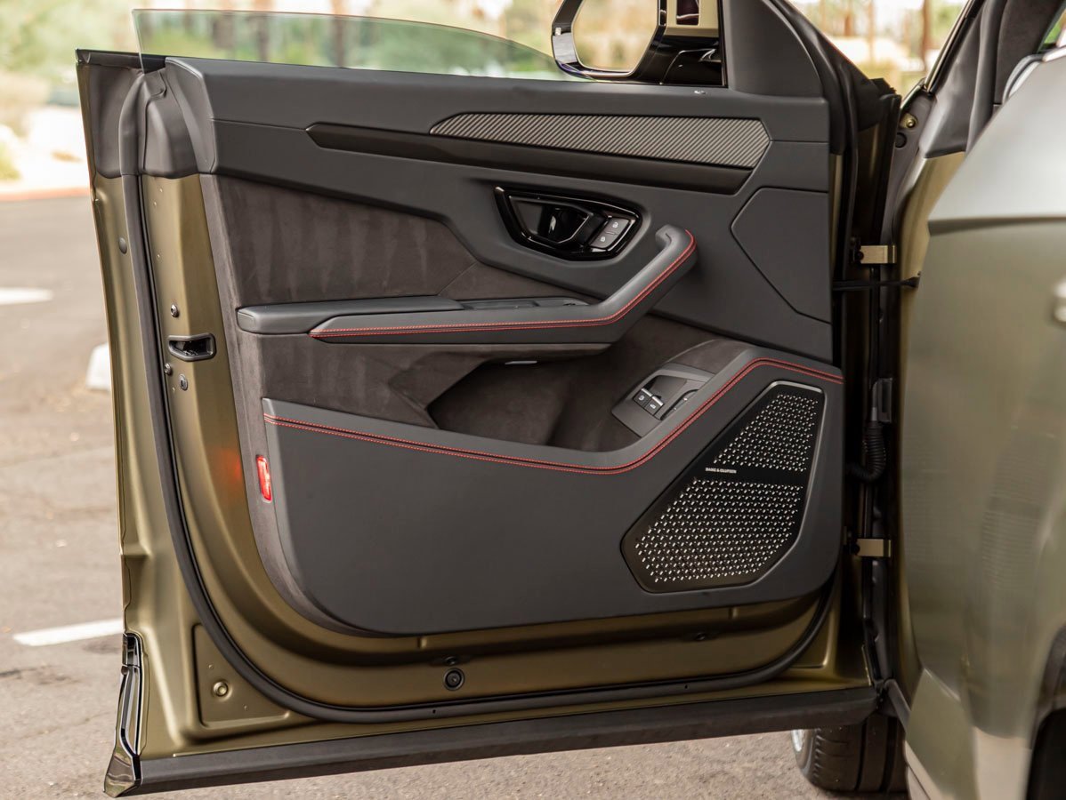 Used 2025 Lamborghini Urus SE image 11