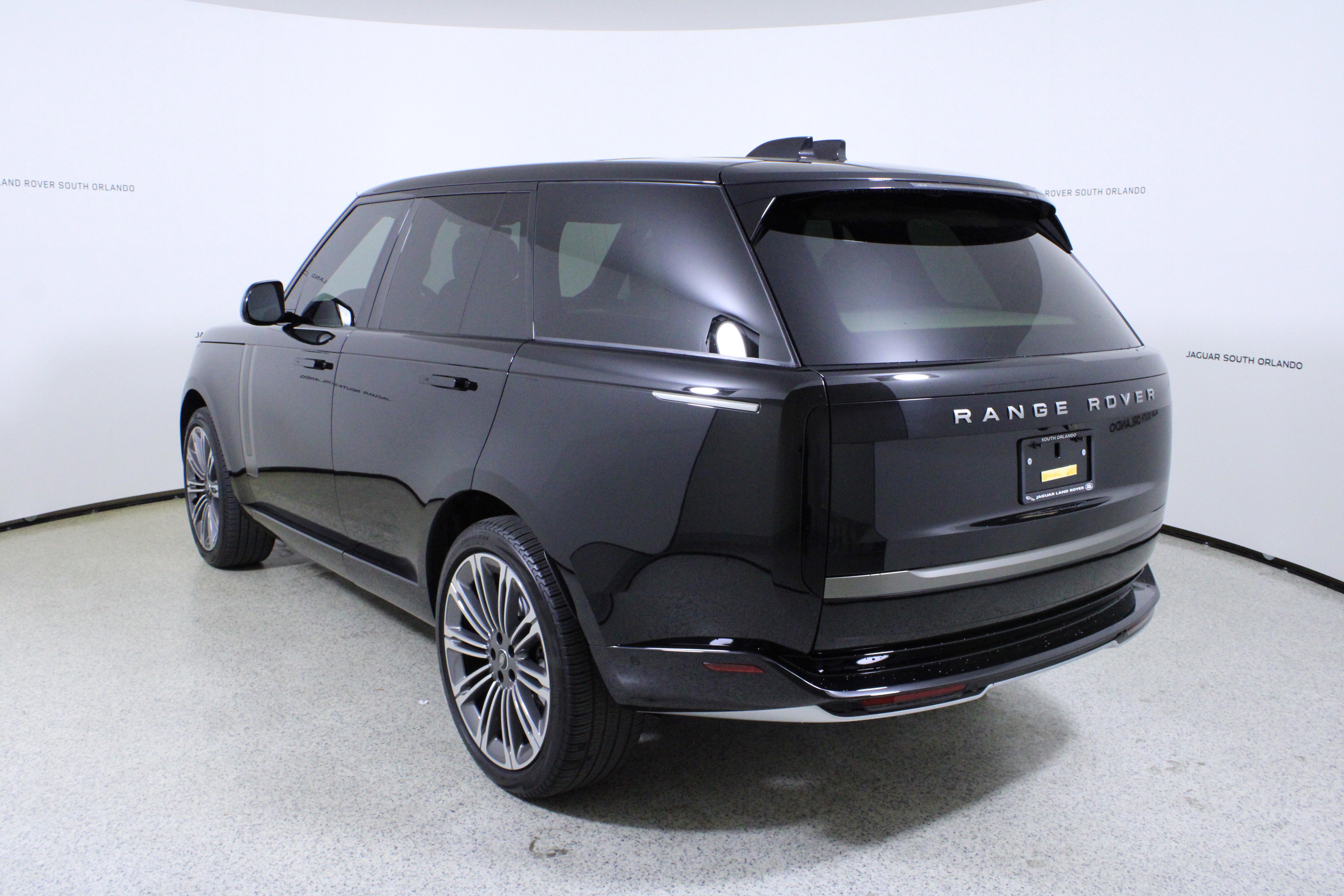 Used 2024 Land Rover Range Rover SE image 5