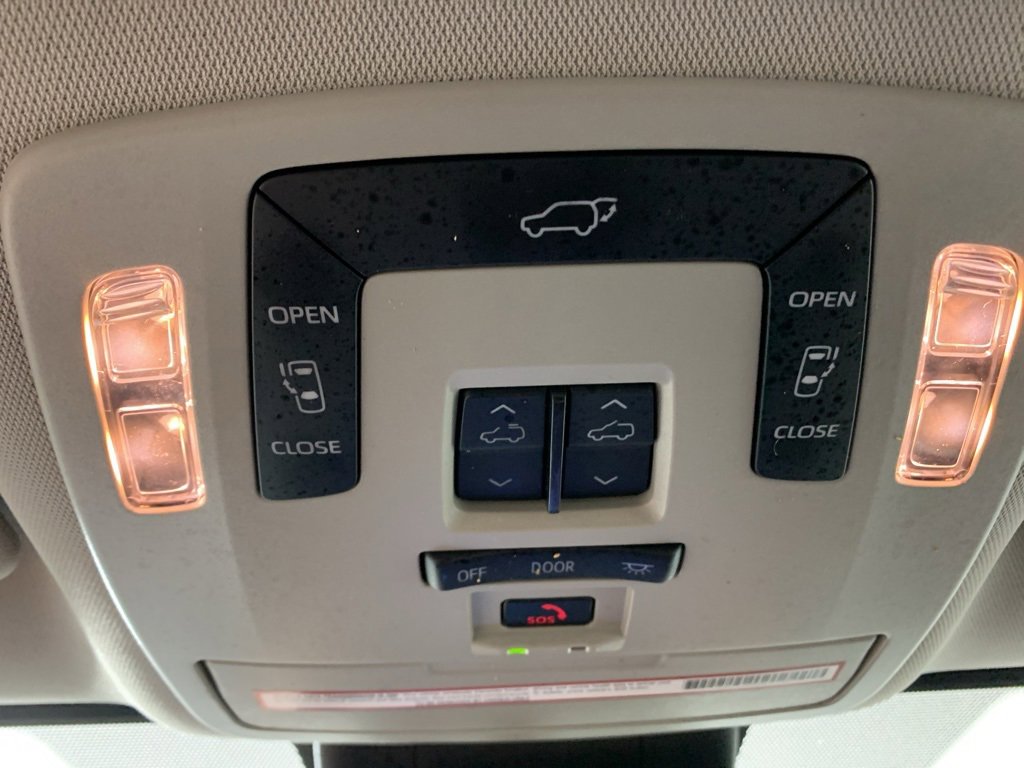 Used 2021 Toyota Sienna XLE w/ XLE Plus Package image 24