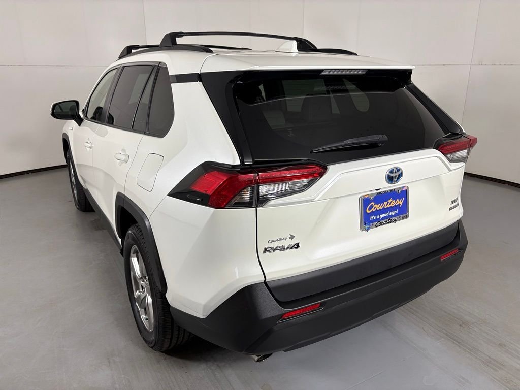 Used 2021 Toyota RAV4 XLE Premium AWD/4WD image 6